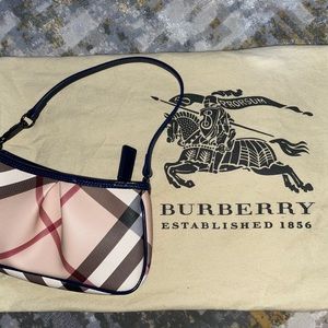 Authentic BURBERRY small bag (Only used once)